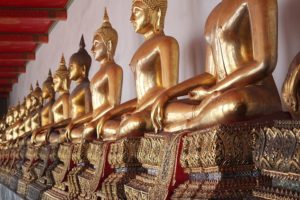 Le Wat Pho à Bangkok ou temple du Bouddha couché (Wat Phra Chettuphon) est l'un des plus grands, des plus anciens, et des plus vénérés temples bouddhistes de la capitale.
