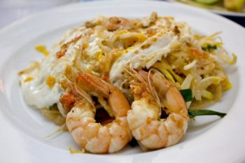 La savoureuse cuisine thailandaise vous étonnera par ses plats typiques et incontournables. Manger est même une véritable institution en Thailande. Vous le découvrirez dès votre arrivée.