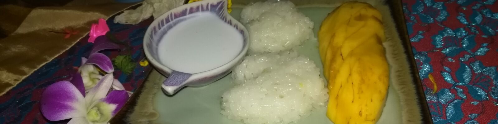 Desserts de Thailande: Riz gluant sucré à la mangue et lait de coco