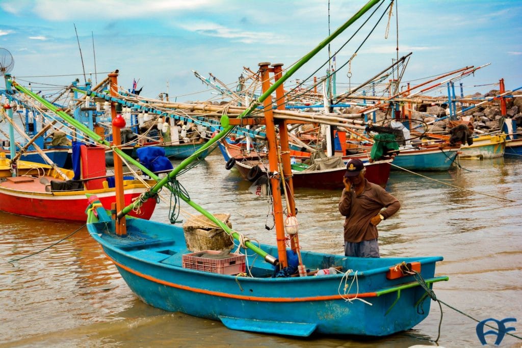 Hua Hin, connue pour son port de pêche traditionnel, ses restaurants de fruits de mer et une splendide plage de sable fin
