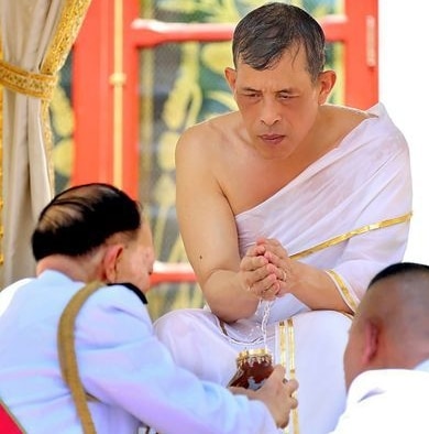 Couronnement de sa majesté le roi Rama X (01)