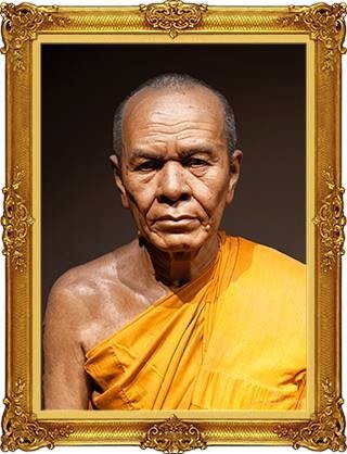 Le vénérable moine Phra Mongkol Theb Muni