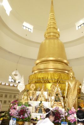 Le Wat Phra Si Mahathat Wora Maha Viharn - Bangkok