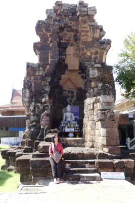 Le Wat Kampaeng Laeng, «le temple du mur de grès»  à Phetchaburi
